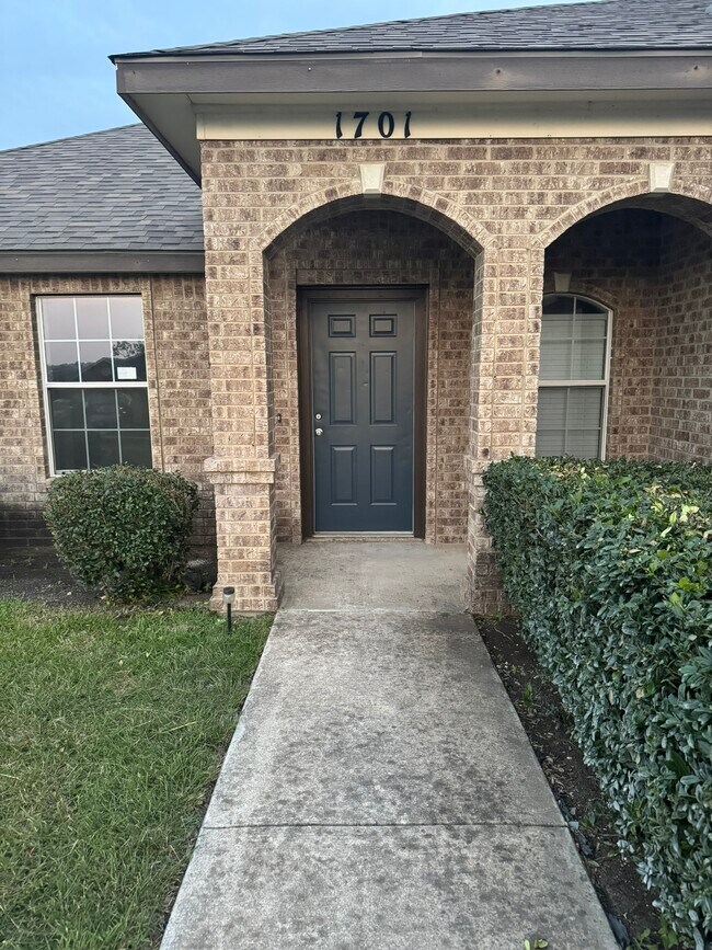 Building Photo - 1701 Prestige Loop