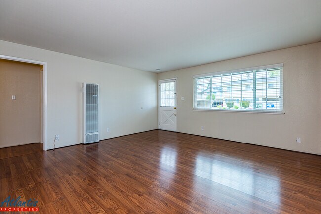 Building Photo - 843 Maryann Dr