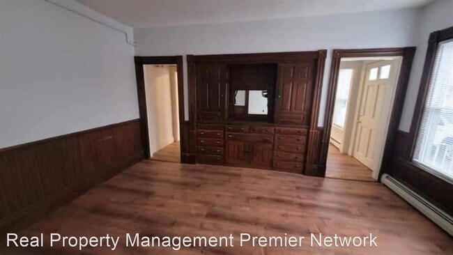 Building Photo - 3 br, 1 bath House - 77 Wakefield St Apt #3