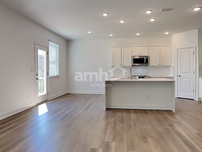 Building Photo - 1515 Soapstone Rd