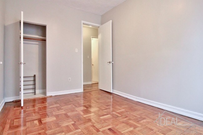 Building Photo - Charming Spacious 2 Bed with Closets