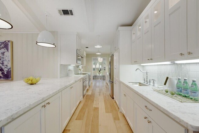 Foto del edificio - 9304 Spring Hollow Dr