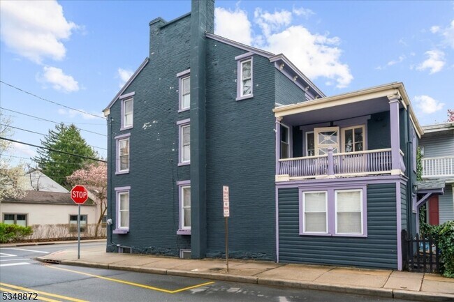 Building Photo - 97 N Main St