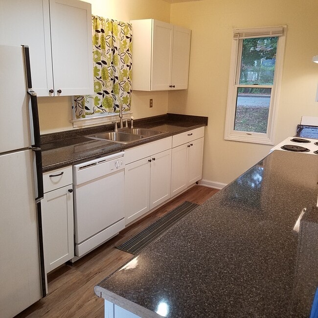 Cocina 2 - 1240 Louise Ave