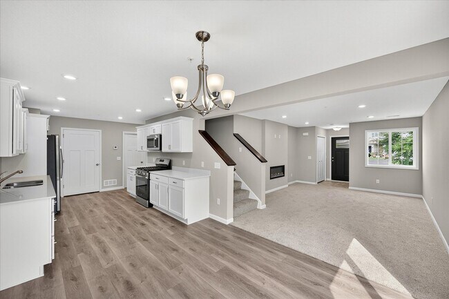 Foto del edificio - New construction end-unit townhome in Zimm...