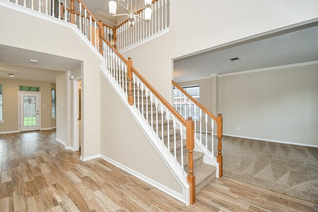 Foto del edificio - 215 Windrift Ct