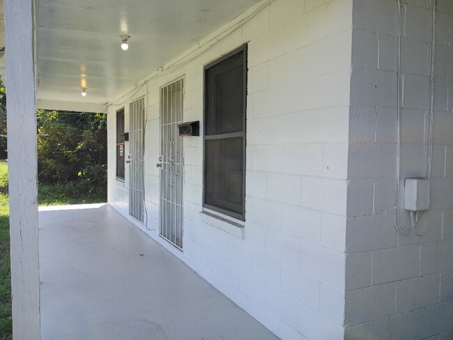 Building Photo - 1480 4th Ave