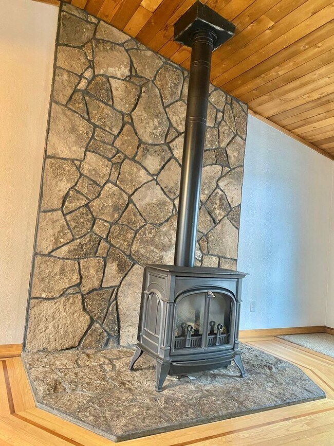 Foto del edificio - 2816 NE Lapoint Ct