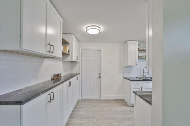 Foto del edificio - 2028 N Betty Ln