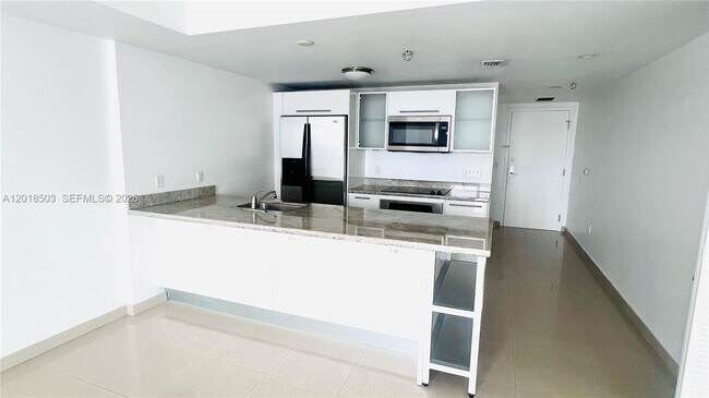 Foto del edificio - 185 SW 7th St