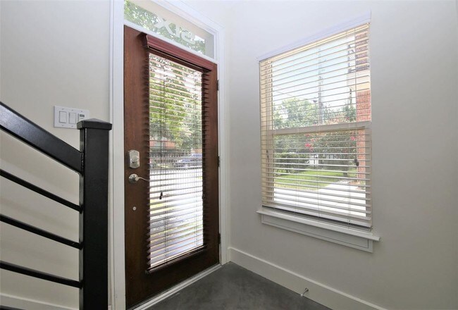 Foto del edificio - 637 Rutland St