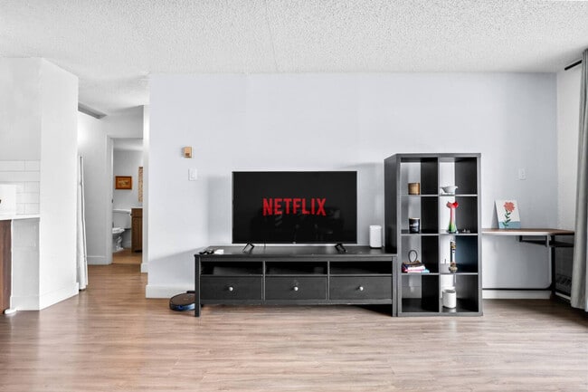 Building Photo - 221-226 6 Ave SE