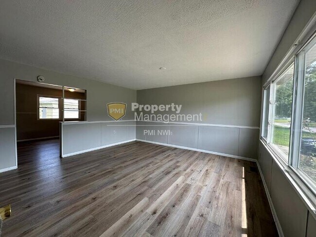 Foto del edificio - 379 Greendale Dr