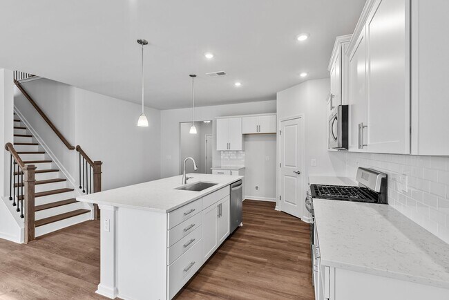 Foto del edificio - Brand New 5-Bedroom Home Available Now!