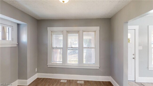 Foto del edificio - 55 Poland Ave