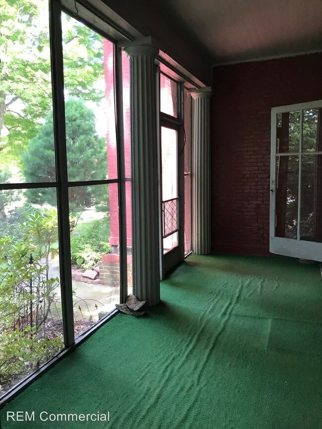 Foto del edificio - 3 br, 2 bath Apartment - 220 4th Street NE