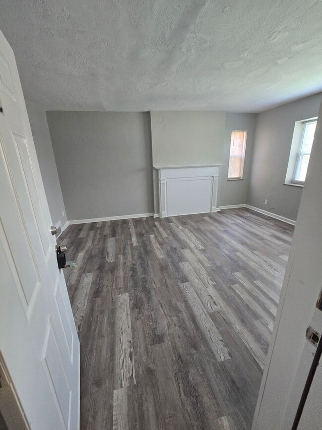 Building Photo - 987 Lilley Ave