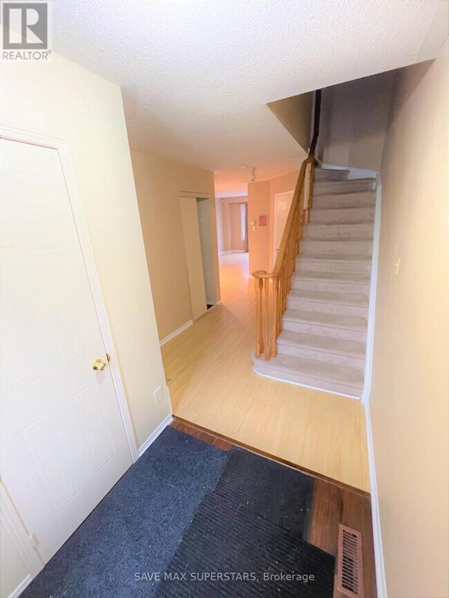 Photo du bâtiment - 1484 Torrington Dr