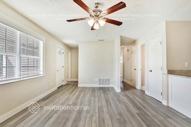 Building Photo - 8209 Sarnow Dr