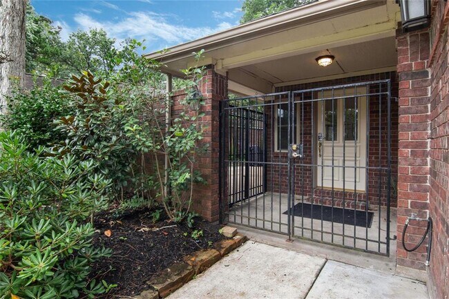 Foto del edificio - 3435 Beech Point Dr