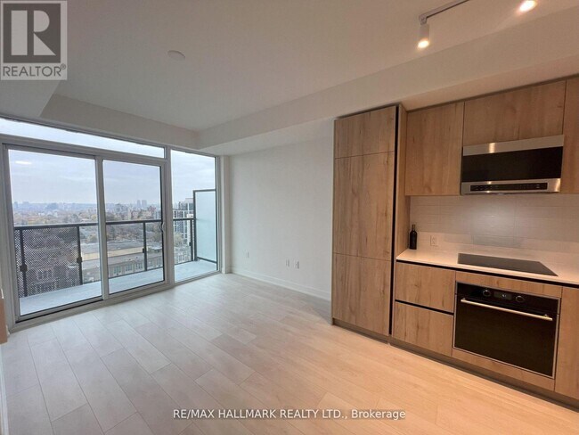 Photo du bâtiment - 127-1127 Broadway Ave