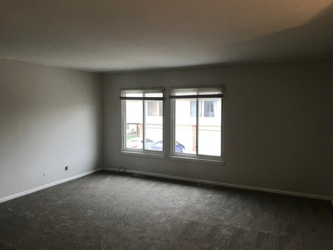 Building Photo - 1349 Kingsbury Dr
