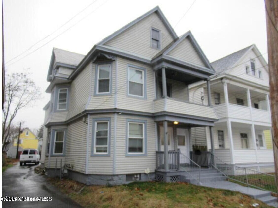 Primary Photo - 442 Cedar St
