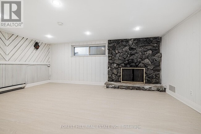 Building Photo - 11 Greenbriar Rd