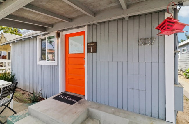 Building Photo - Experience Coastal Living -  Charming Studio Cottage Just a Stroll from Ocean Beach!