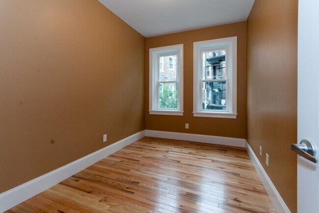 Foto del edificio - Renovated 5 Bed 2 Bath | Prime Location | ...