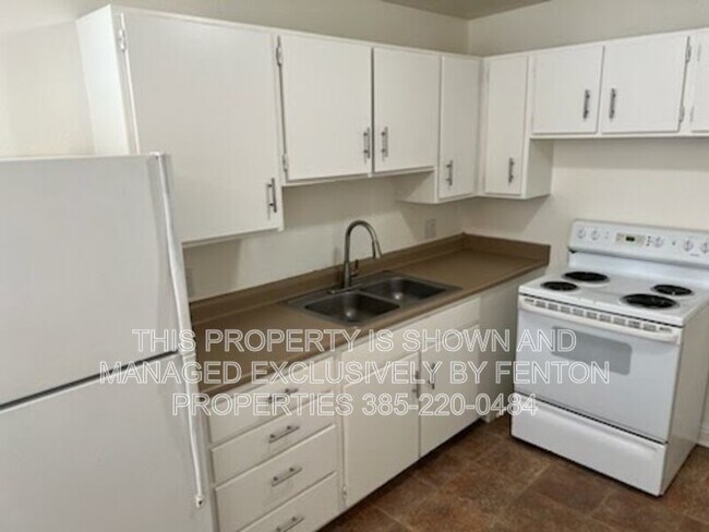 Building Photo - 740 N Irving St - 4