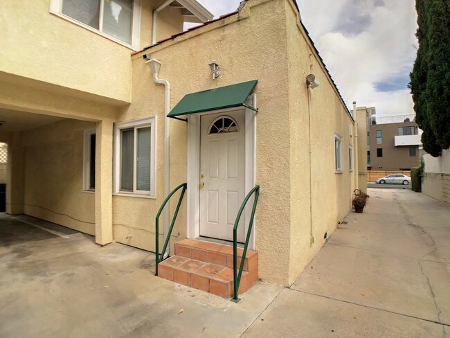 Building Photo - 1311 N Mansfield Ave