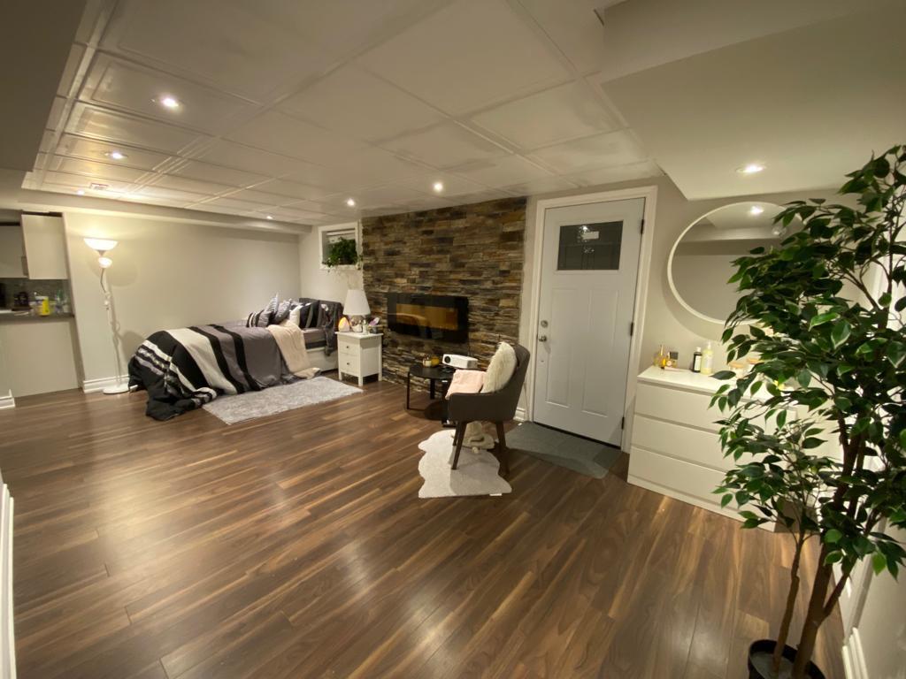 Huge living room - 43 Tomlin Cres