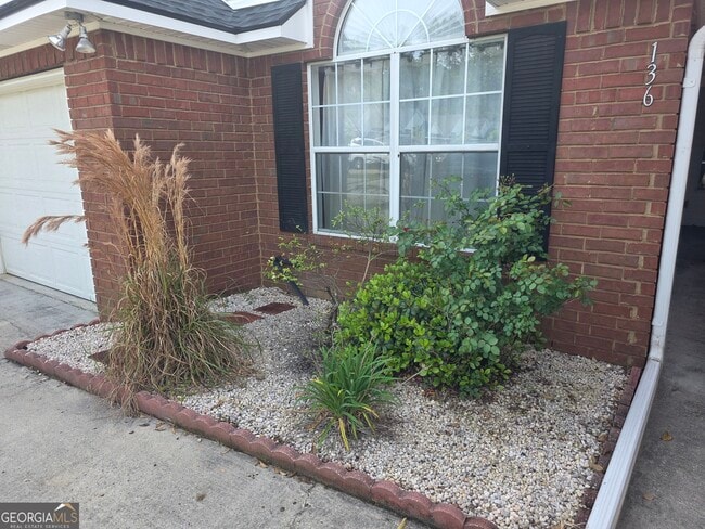 Building Photo - 136 Towne Pk E Dr