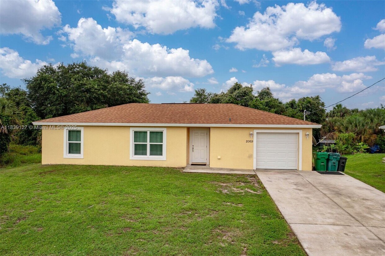 Foto principal - 2069 Detroit Dr