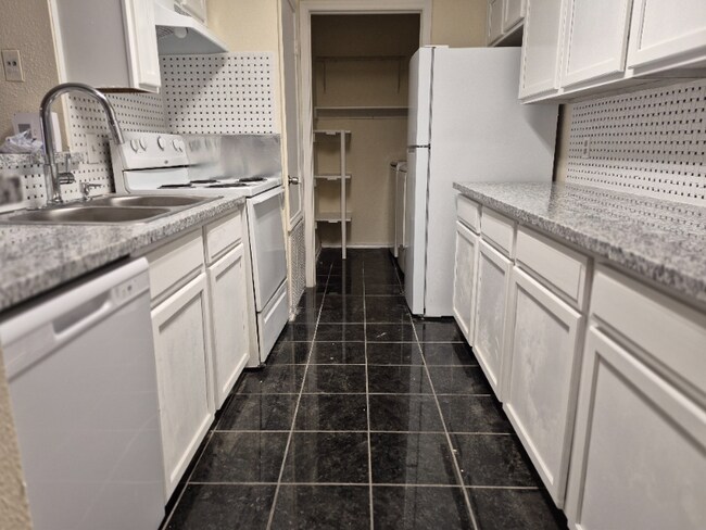 Building Photo - 10847 Braes Bend Dr