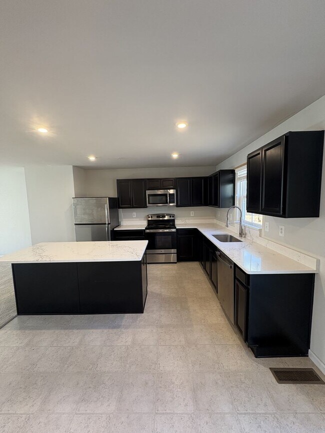 Foto del edificio - Stunning & Spacious Middle River 4bd/2.5ba Home with W/D, AC, Garage and more! Available now