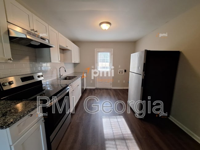 Building Photo - 217 Greenbriar Dr