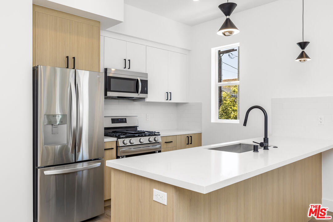 Foto principal - 5050 Cleon Ave