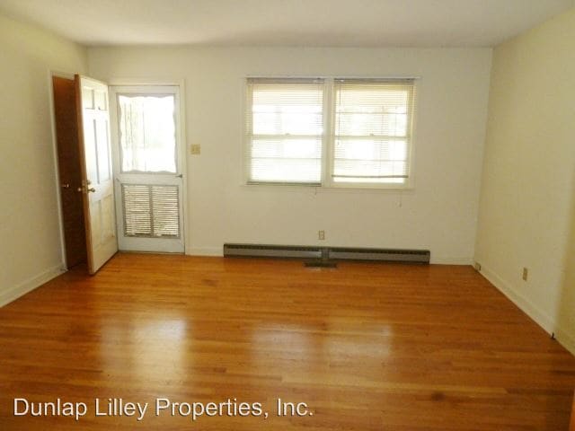 Building Photo - 920 Manns Chapel Rd