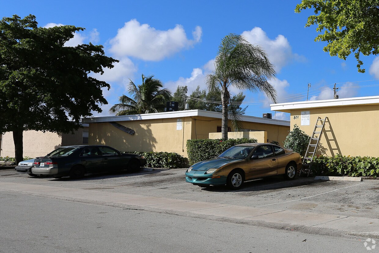 Foto del edificio - 805 S H St