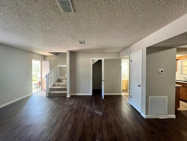Building Photo - 2406 Ramblewood Ct