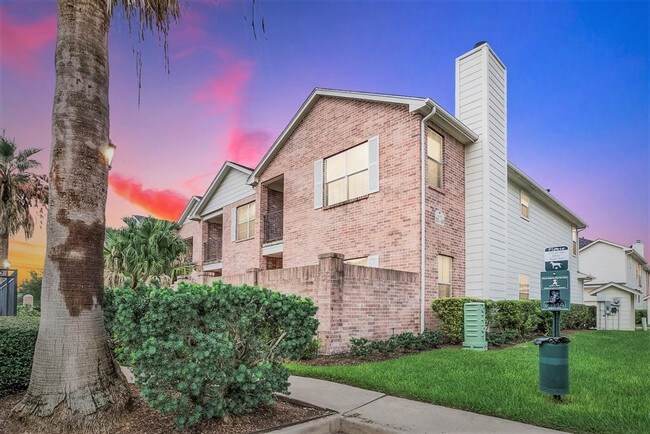 Building Photo - 2865 Westhollow Dr