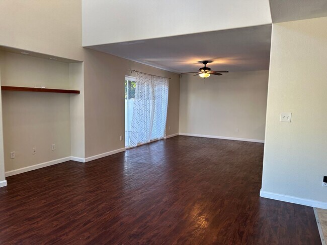Foto del edificio - 4 Bedroom 2.5 Bath, 2 Car garage, Solar pa...