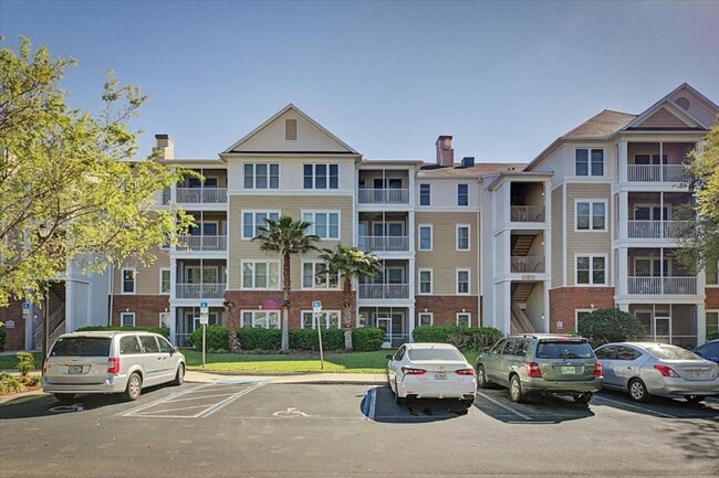 Building Photo - Peaceful Pond Views + Open Layout | 2BR + Office in Prime Location