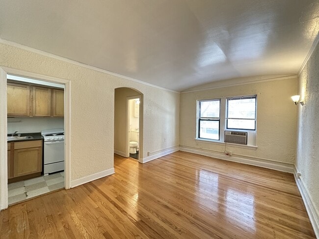 Foto del edificio - 566 W Arlington Pl