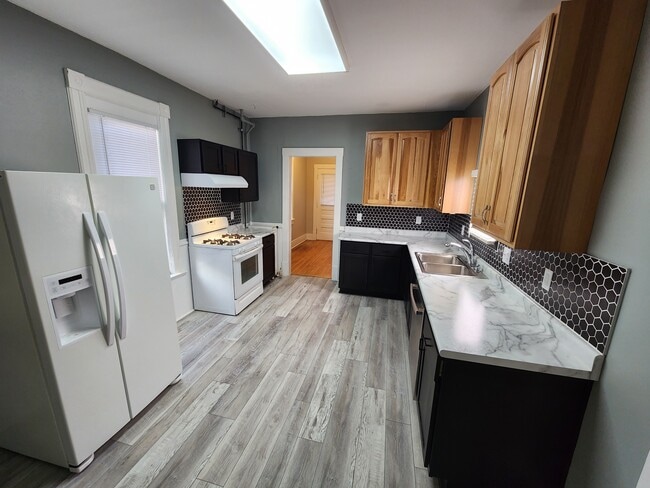 Kitchen 2 - 207 N 6th St