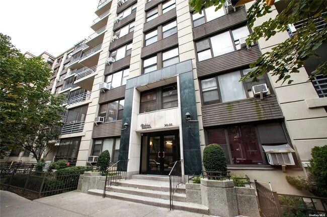 Foto del edificio - 98-40 64th Ave