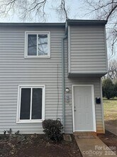 Building Photo - 2022 Harvest Ln