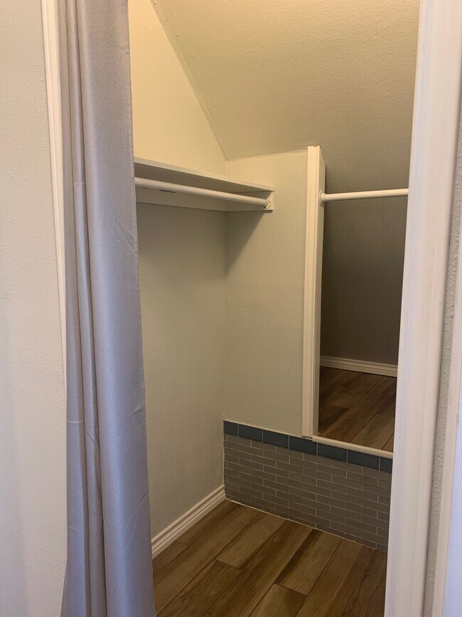 walk in closet - 3141 Quail Springs Rd